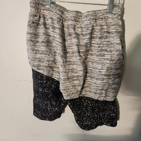 Rolling Paper mens shorts size medium - Picture 3 of 3